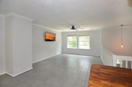 6-Livingroom-6374-maxville-rd-awendaw