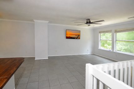 7-Livingroomb-awendaw-home-for-rent