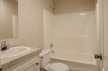 8673 N Hwy 17 McClellanville Home for Rent bathroom2