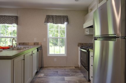 8673 N Hwy 17 McClellanville Home for Rent kitchen2